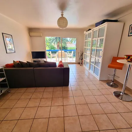 Avec Terrasse, Piscine Chauffee Et Parking A - Fr-1-309-402