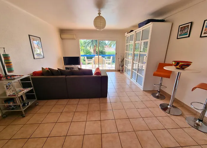 Avec Terrasse, Piscine Chauffee Et Parking A - Fr-1-309-402